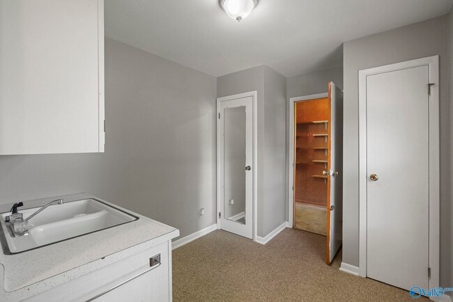 Building Photo - 1508 Owens Dr SE