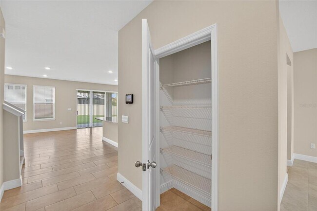 Building Photo - 2546 Warren Acrs Blvd
