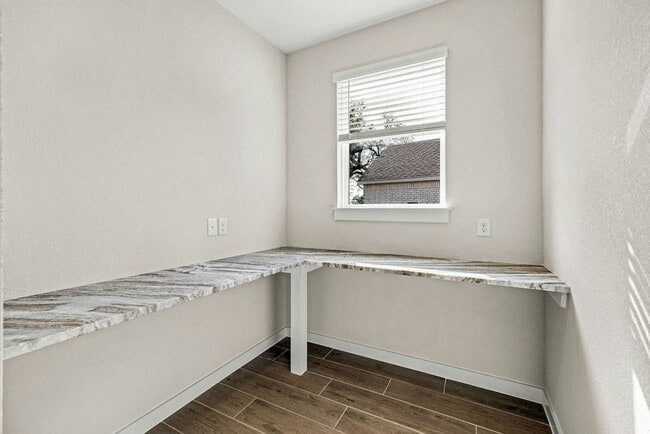 Building Photo - 2725 Stone Branch Dr