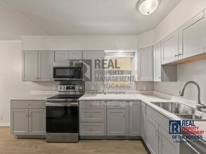 Building Photo - 1401 Broadview Pl