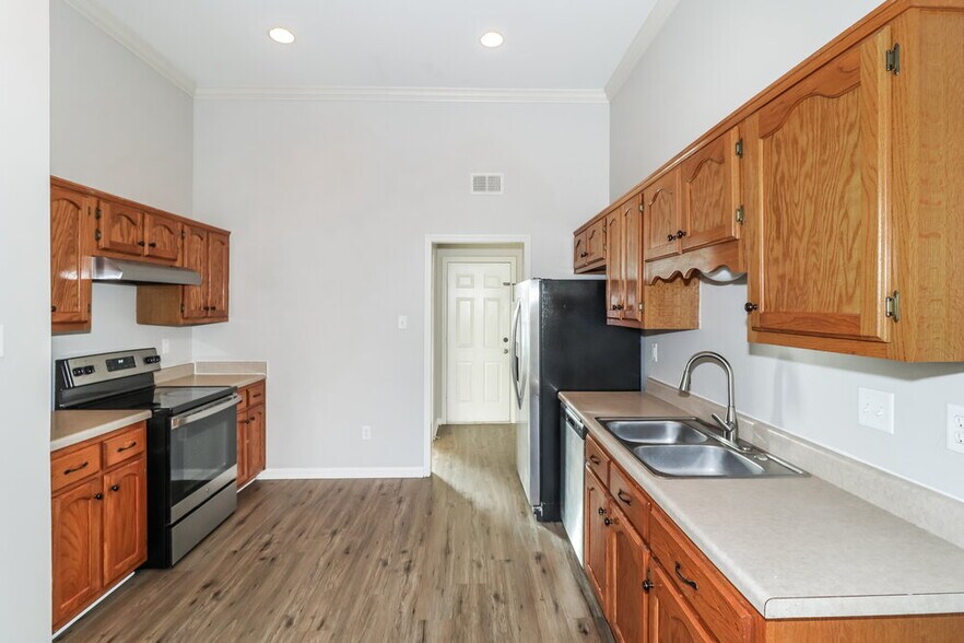 Building Photo - 5818 Carter Dr