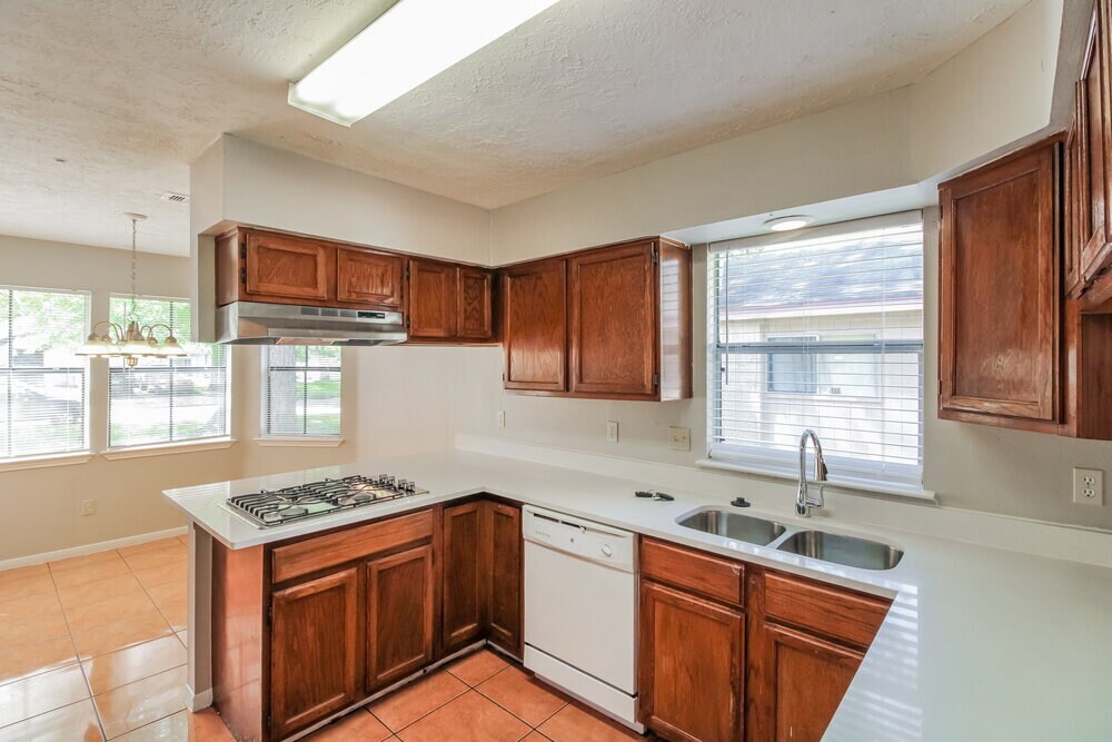 Building Photo - 15230 Loma Paseo Dr