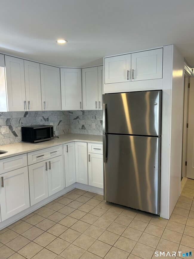 Building Photo - 54 Forest St