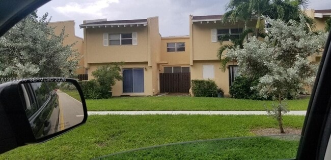 Building Photo - 9011 NE 4th Avenue Rd