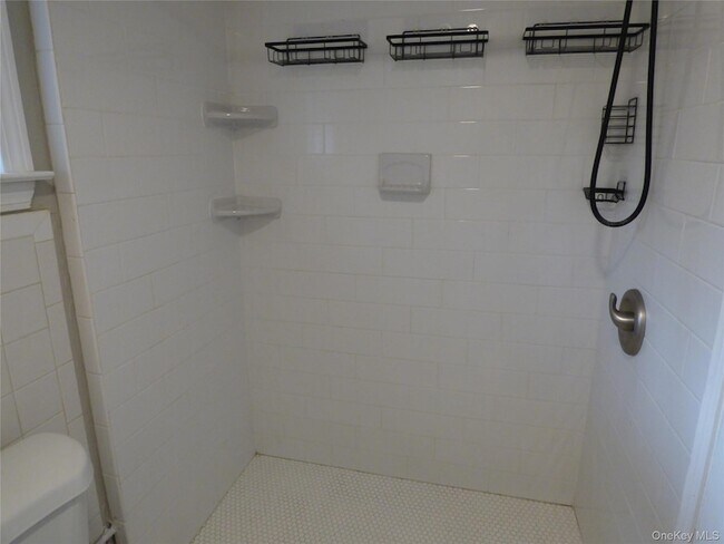 Building Photo - 9 Fredericks Rd