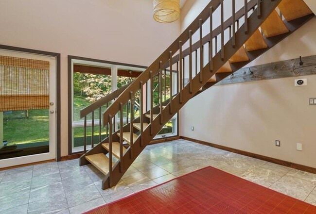 Building Photo - 32 Newport Bridge Rd