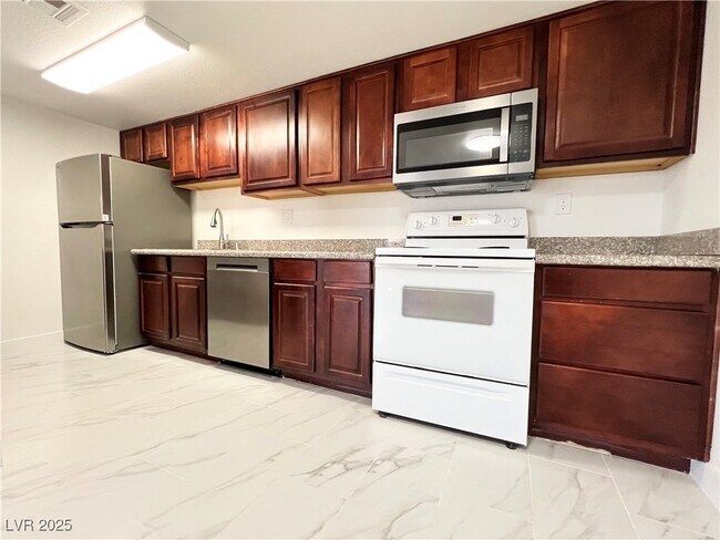 Building Photo - 5161 River Glen Dr