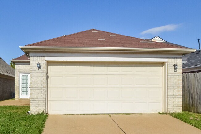 Building Photo - 6843 Mikayla Ln