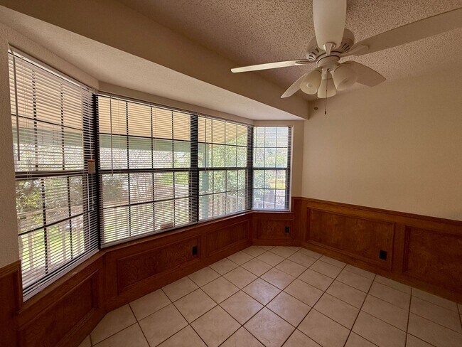 Building Photo - NEAR GOLF COURSE - WELL ESTABLISHED SPICEW...