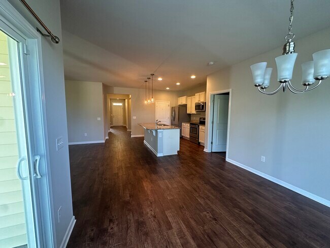 Building Photo - 8170 E Highcroft Dr NE