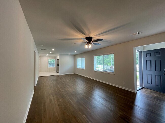 Building Photo - 205 W Drake Ave
