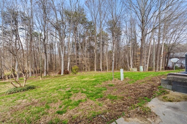 Building Photo - Updated 2-bedroom, 1.5-bath townhome in Winston-Salem