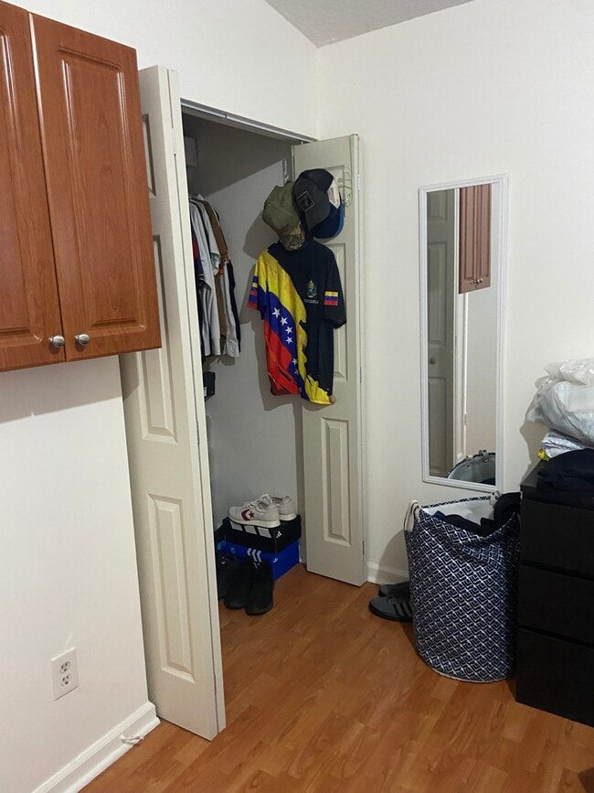 Building Photo - 9641 Riverside Dr