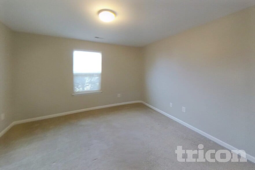 Building Photo - 216 Fledgling Way