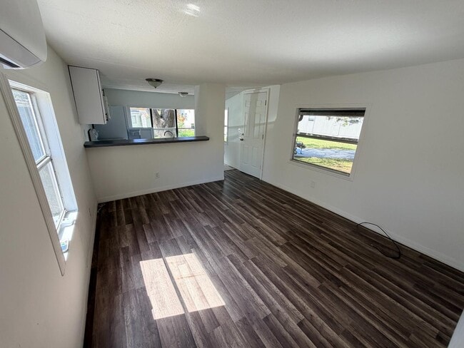 Building Photo - 2545 Park Dr
