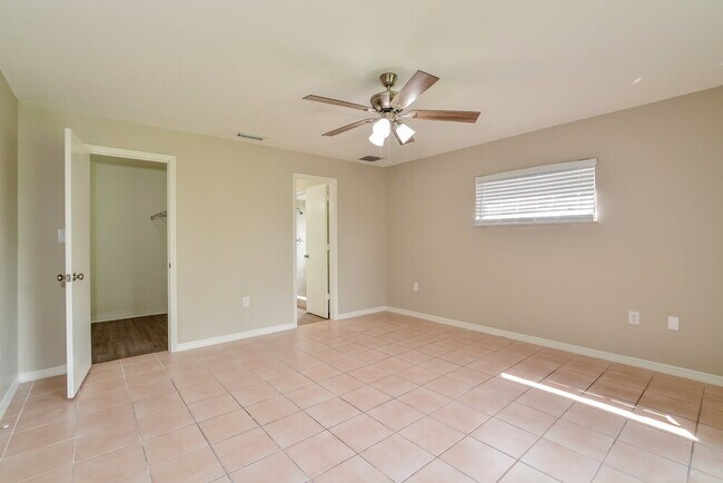 Building Photo - 548 Matilda Pl