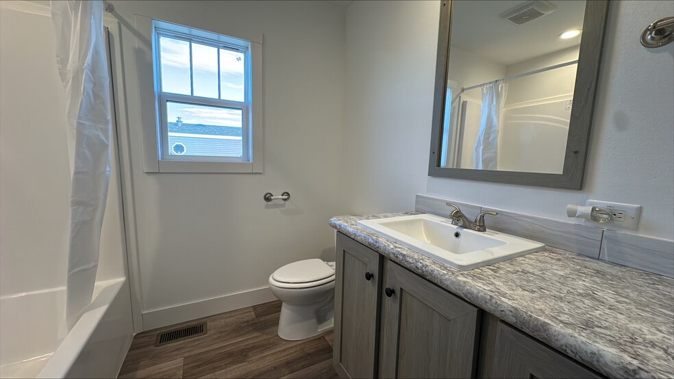 Building Photo - 6 Lapin St