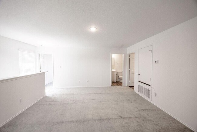 Building Photo - 448 English Oak St