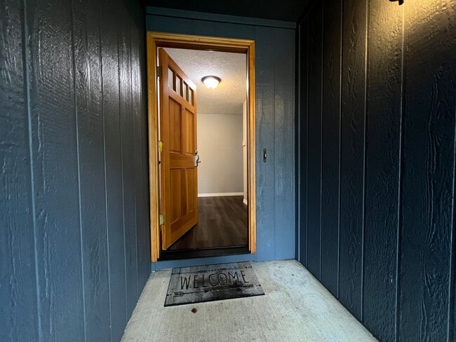 Building Photo - Charming 3-Bed, 2-Bath Retreat!