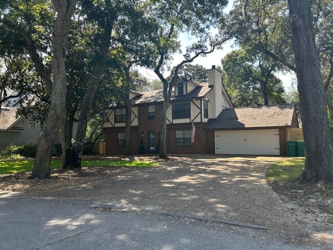 Primary Photo - 7 Shady Ln
