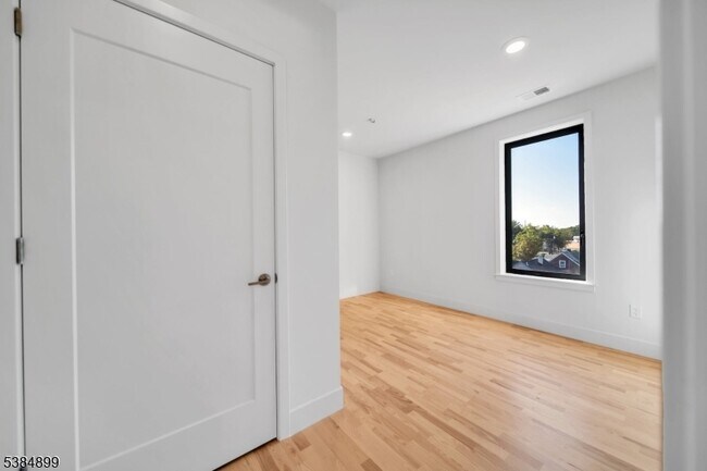 Building Photo - 1037 Amboy Ave