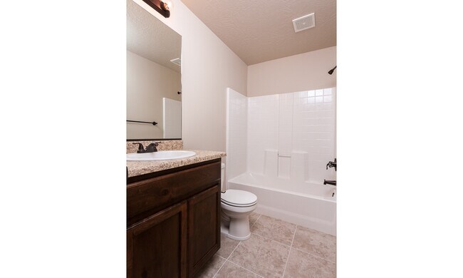 Building Photo - 3 Bedroom Townhome in The Cottages at Foss...