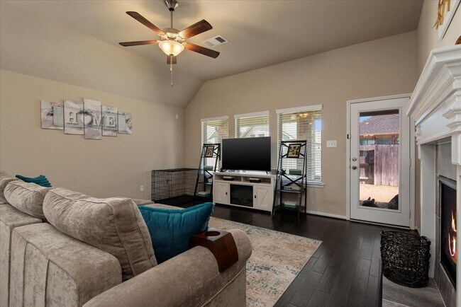 Building Photo - 2127 Blossomcrown Dr