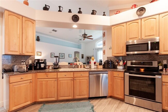 Building Photo - 16204 Nottingham Park Way