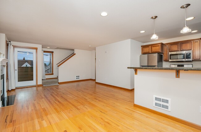 Building Photo - 3Bd/2Ba Seattle Townhouse