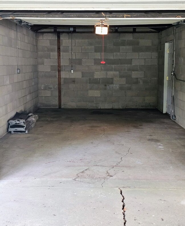 Building Photo - 4762 Verne Rd