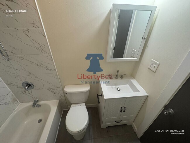 Building Photo - 404 N Hobart St