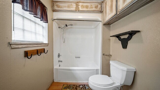 Building Photo - Welcome to quiet, country living with close proximity to MISD schools, and downtown Montgomery am...