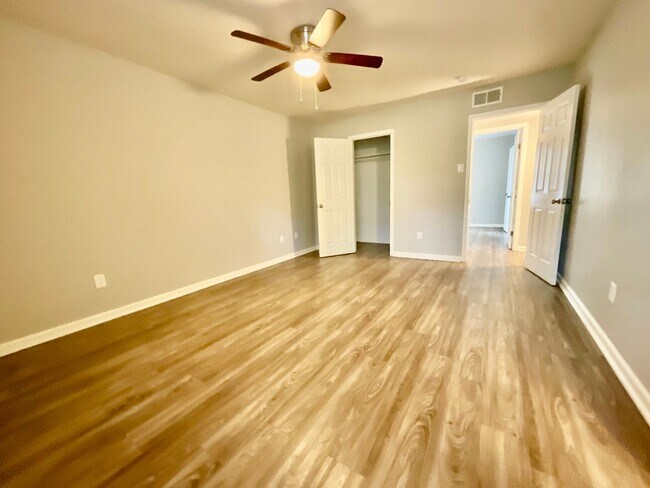 Building Photo - 14 Point West Cove