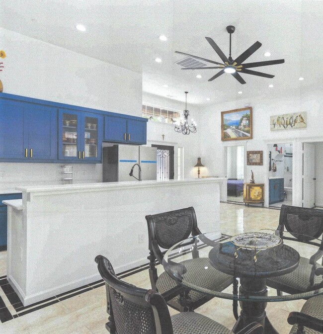 Building Photo - 703 E Oates Rd