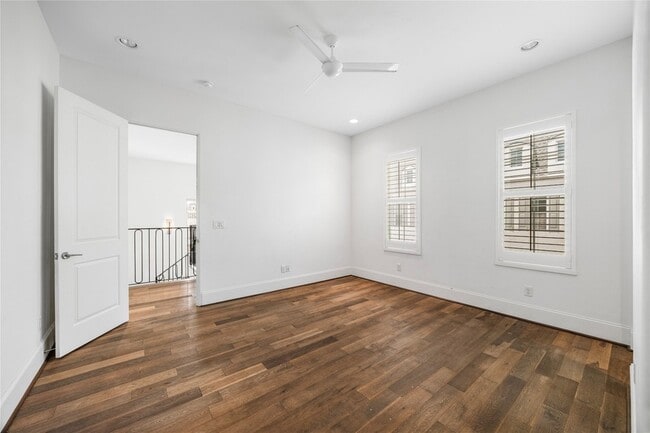 Building Photo - 11107 Savannah Oaks Ln