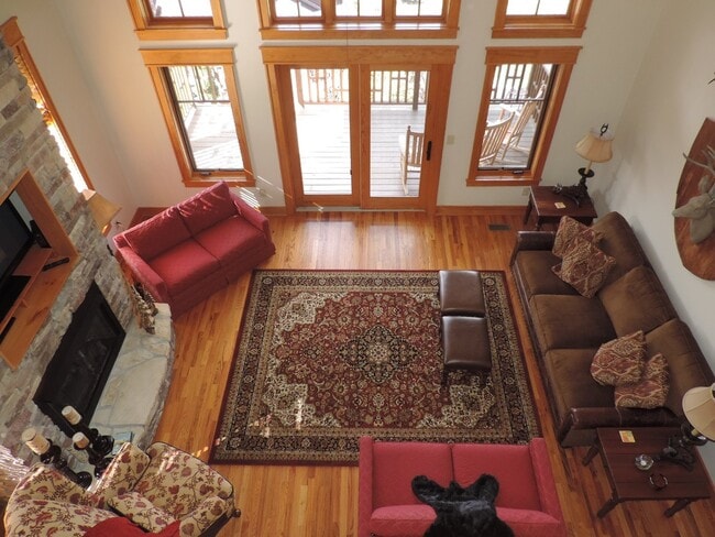 Building Photo - Luxury furnished 3/2.5 Condo at Lodges at Winklers Creek