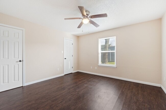 Building Photo - 2800 N 55th Cir