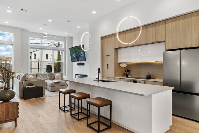 Building Photo - 1504 Ennis St