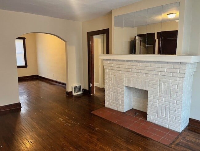 Building Photo - 121 E Arcadia Ave