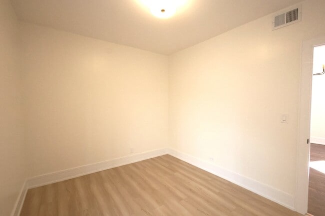 Building Photo - 4436 N Bernard St