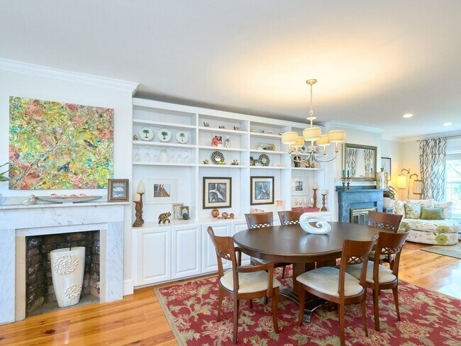 Primary Photo - 289 Bunker Hill St