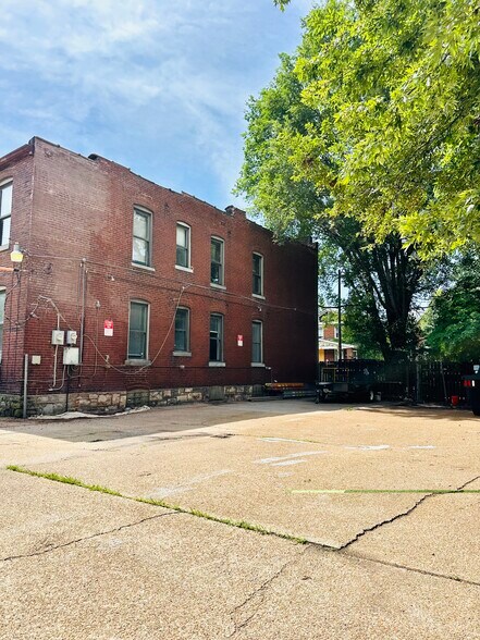 Building Photo - 3203 Arsenal St