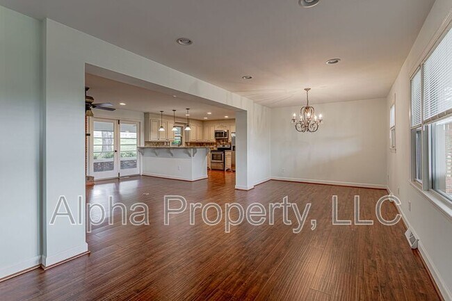 Building Photo - 109 Roberts Cir