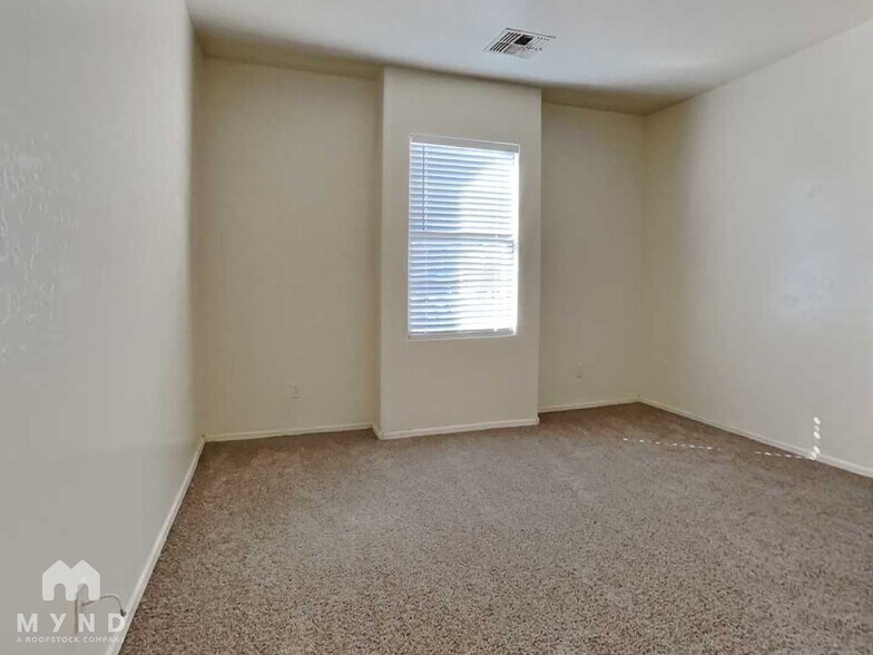 Building Photo - 8028 W Forest Grove Ave