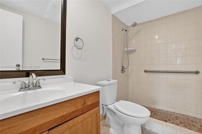 Building Photo - 2821 Somerset Dr