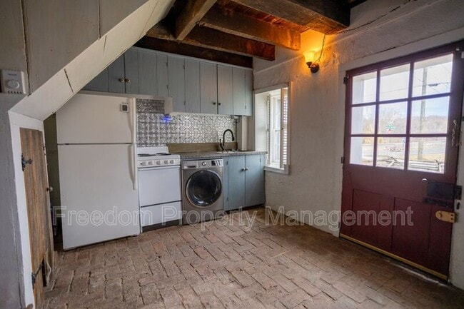 Building Photo - 8200 Buckland Mill Rd