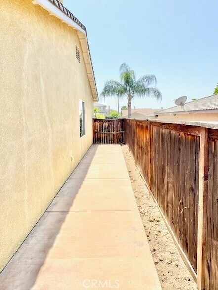Building Photo - 26204 Percheron Cir