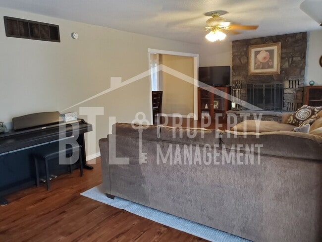 Building Photo - Furnished Kimberling City Duplex! ALL UTIL...