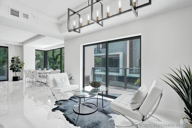 Building Photo - 3040 N Ocean Blvd