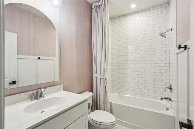 Building Photo - 2090 Emmet Pk Ln